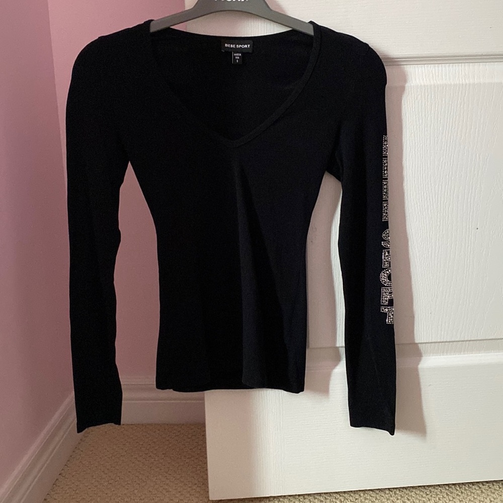 Bebe Sport v-neck long sleeve short